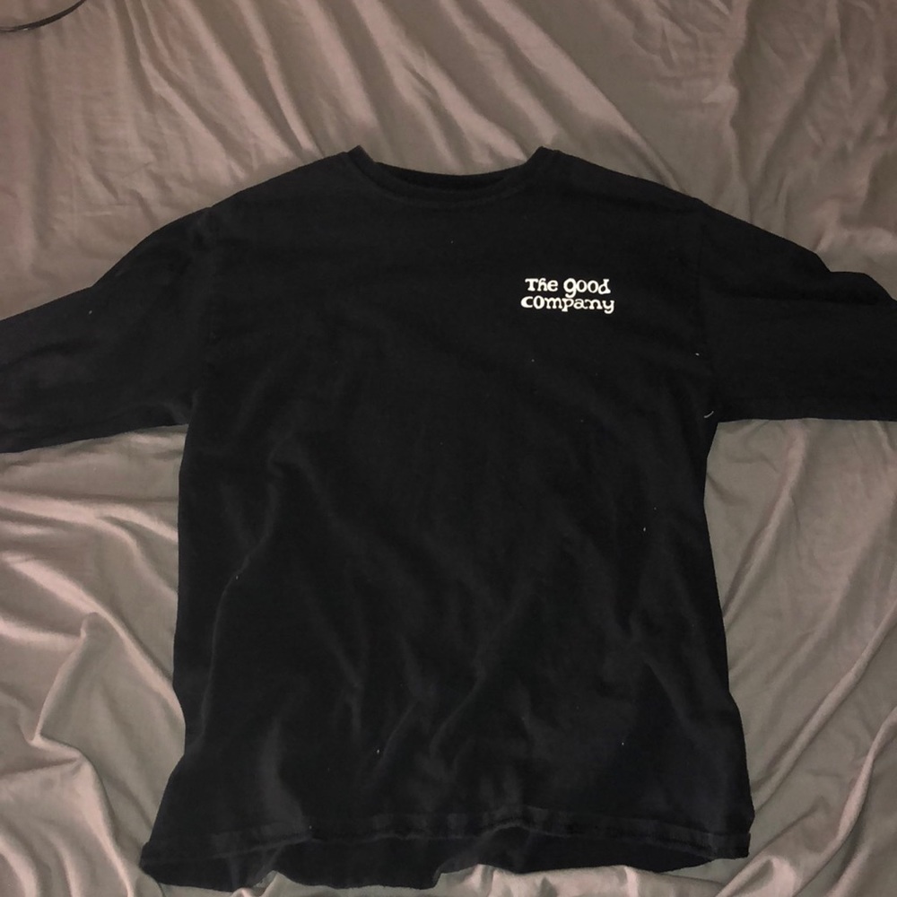 pretty cool shirt only worn a couple of times has a cool globe on the back